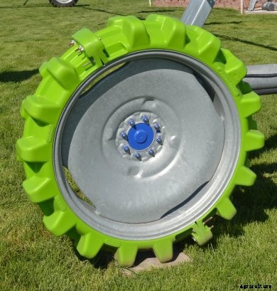 Rhinogator irrigation pivot tire